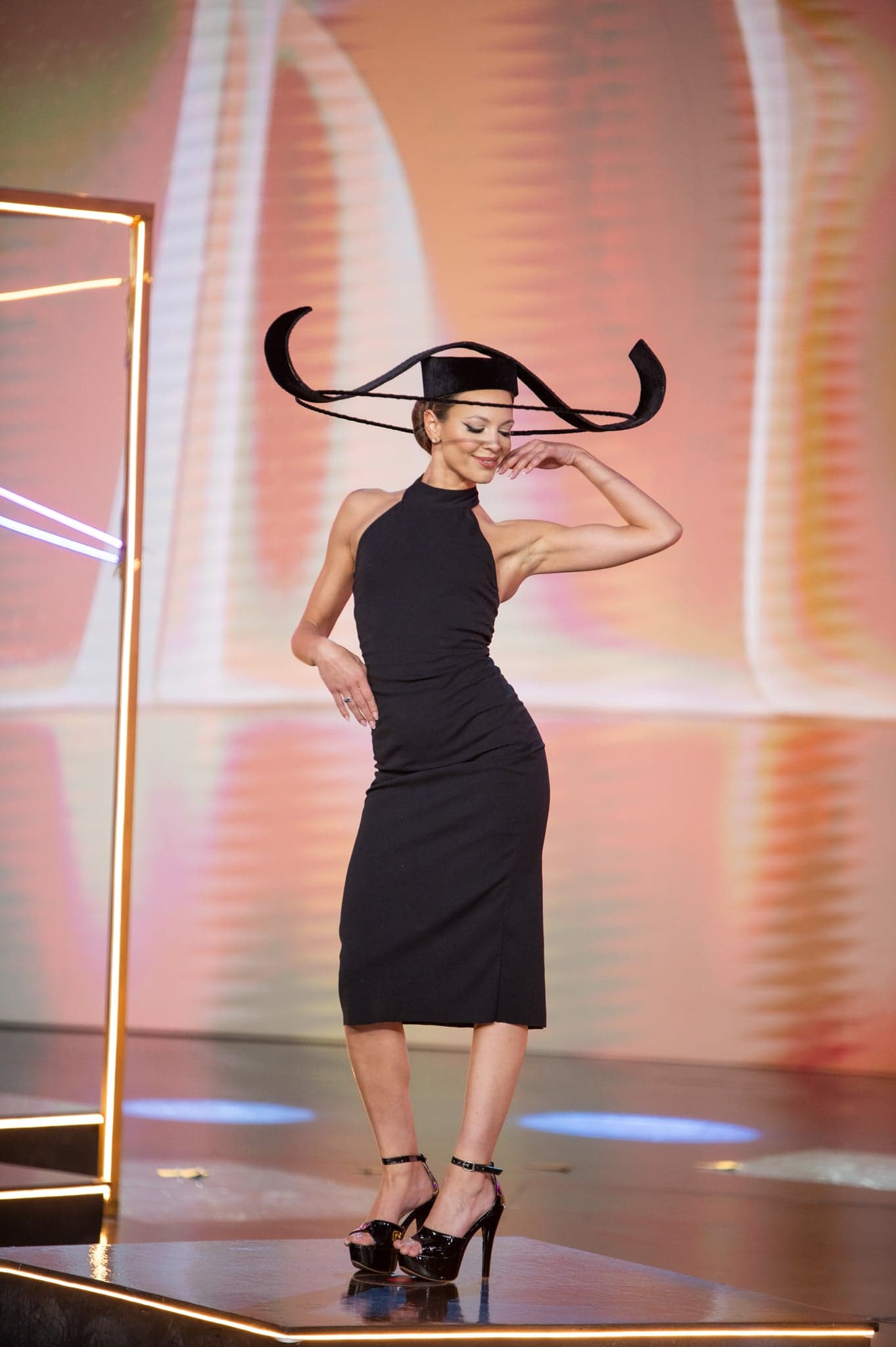FASHION MODELING